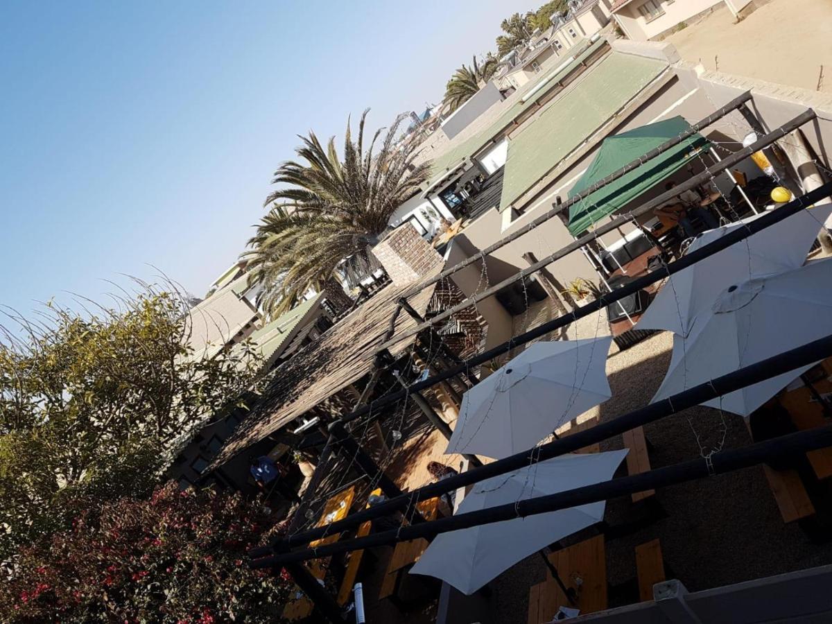 Swakopmund Backpackers Hostel Bagian luar foto